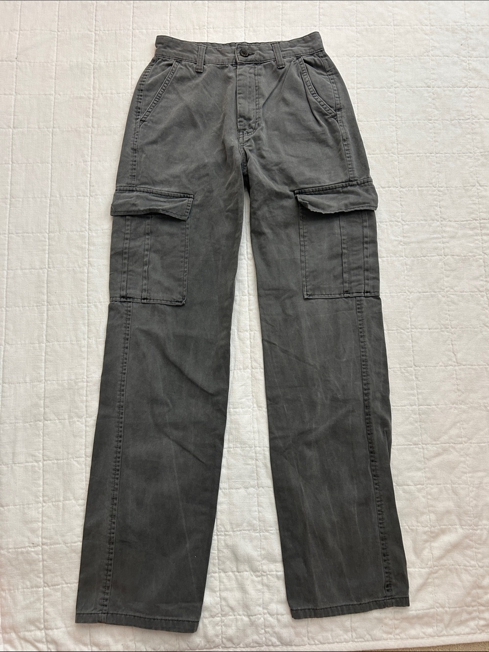 Structure Straight-Leg Cargo Pants in Charcoal Gray